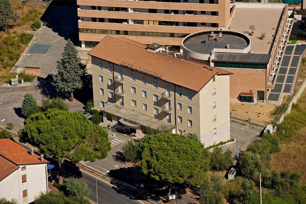 Hotel Tirrenus Перуджа Екстериор снимка